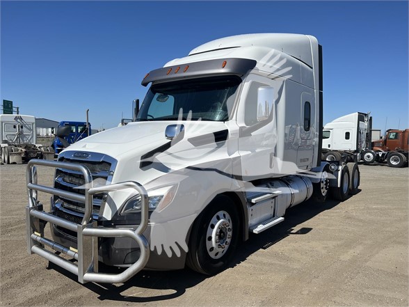 2019 FREIGHTLINER CASCADIA 126 - image 2 of 6