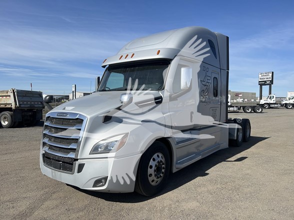 2021 FREIGHTLINER CASCADIA 126 - image 1 of 6