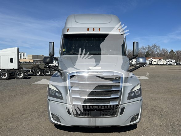 2021 FREIGHTLINER CASCADIA 126 - image 2 of 6