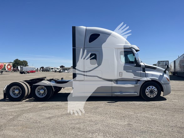2021 FREIGHTLINER CASCADIA 126 2021 FREIGHTLINER CASCADIA 126 - image 4 of 6