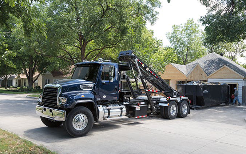 Freightliner 114SD Plus 19844_ftc_42n_114sd_applications_refuse_700x470