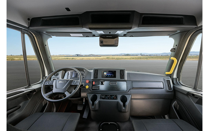 Freightliner 108SD Plus 5i8a2676_black-pro-ret_cmyk_retouched Freightliner 108SD Plus 5i8a2676_black-pro-ret_cmyk_retouched