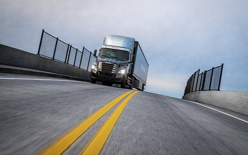 Freightliner eCascadia blog_electric_hero2_update Freightliner eCascadia blog_electric_hero2_update