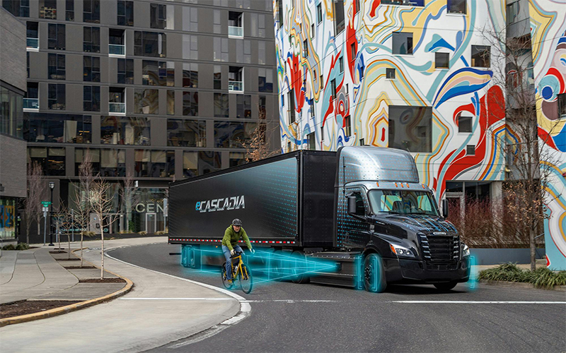 Freightliner eCascadia co6a5621-crop-4-ret_lr_new_update Freightliner eCascadia co6a5621-crop-4-ret_lr_new_update