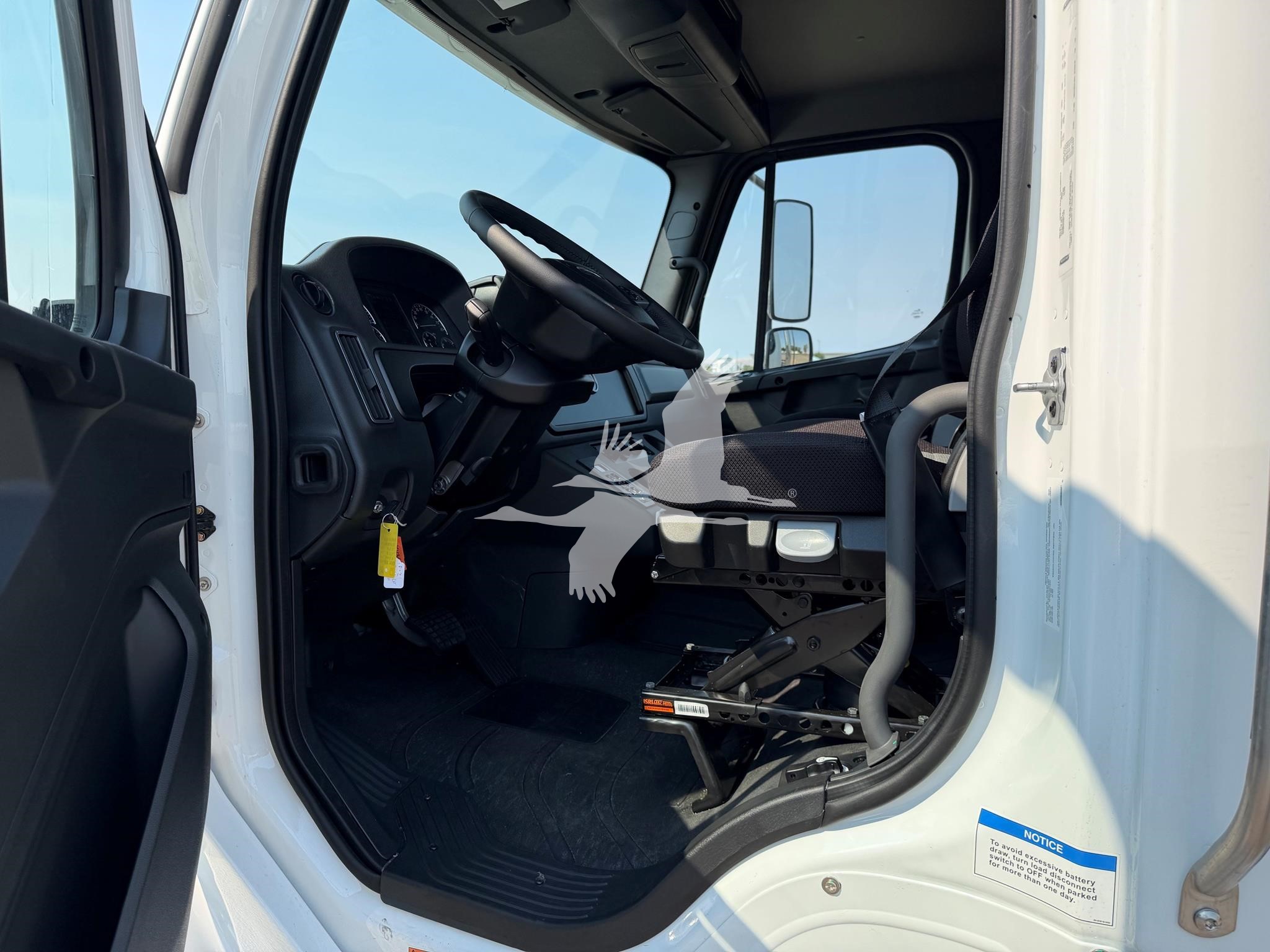 2027 FREIGHTLINER BUSINESS CLASS M2 106 PLUS 11036301385 2027 FREIGHTLINER BUSINESS CLASS M2 106 PLUS 11036301385